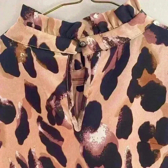 Boutique Style Animal Print Blouse Size Small - Picture 4 of 10